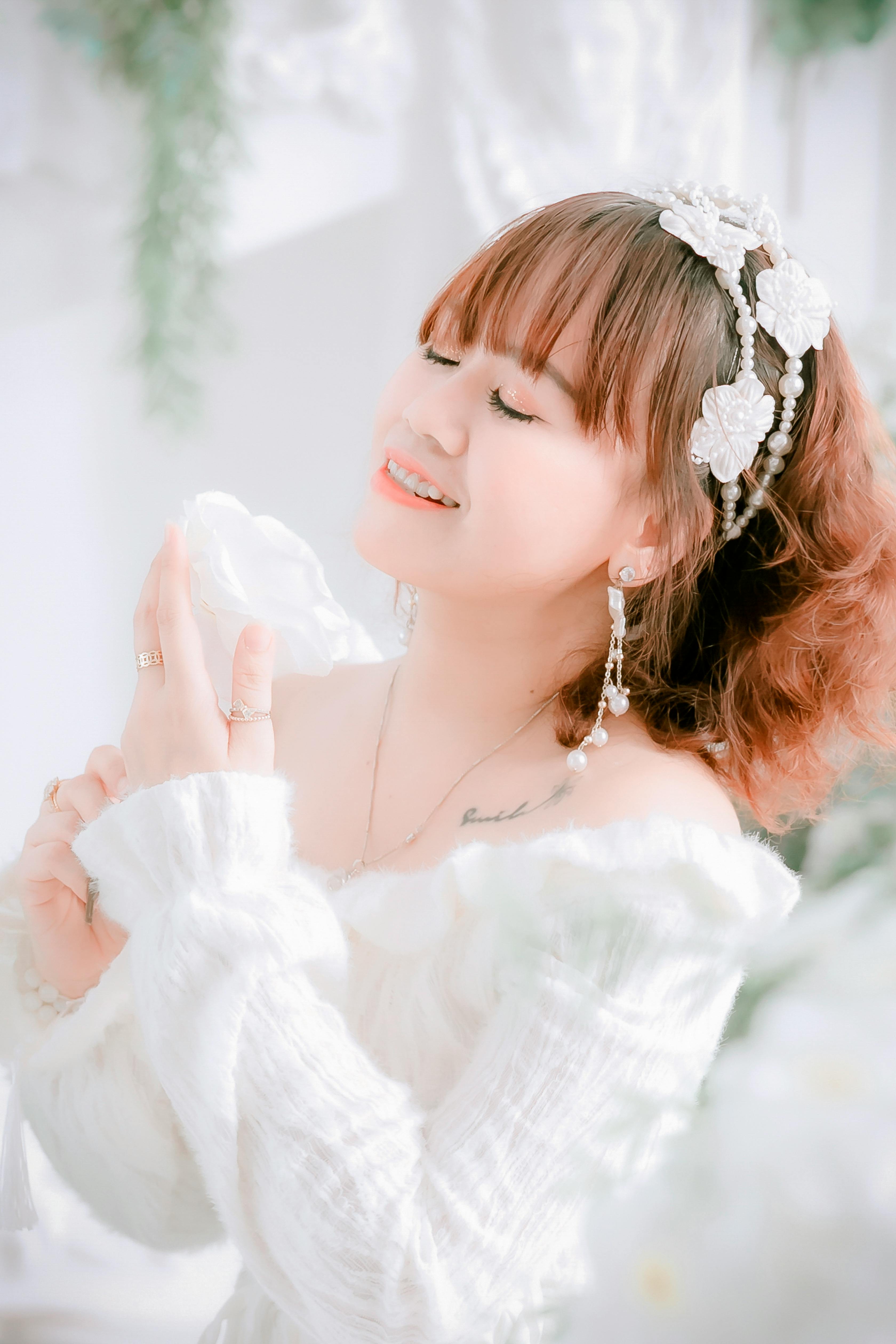 作品海报：霓虹街角的秘密